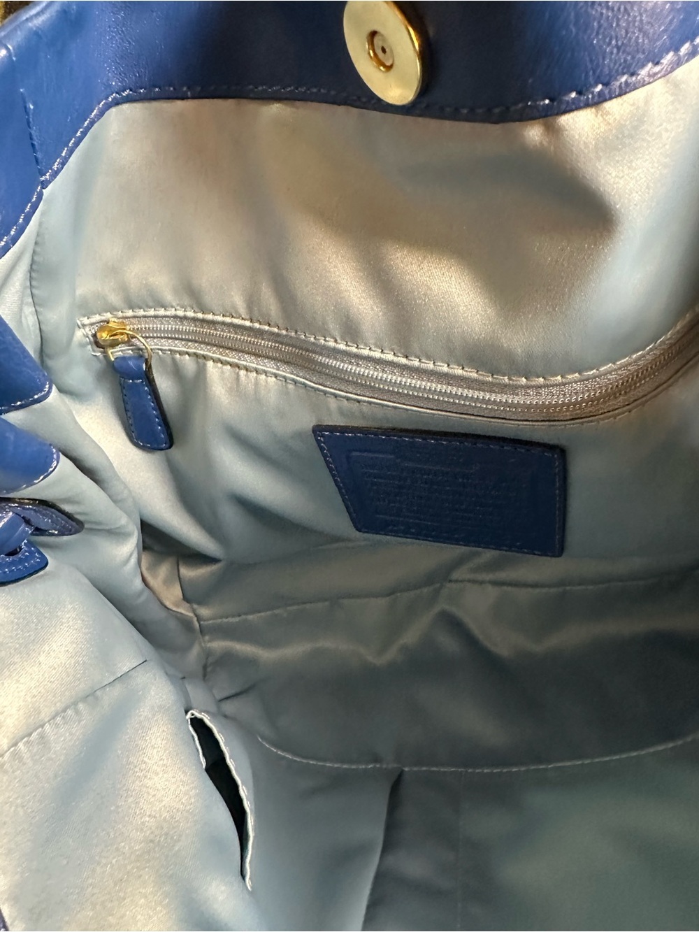 Coach Electric Blue Leather Shoulder Bag with Gold Hardware - Picture 4 of 16